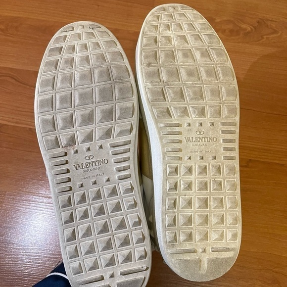 VALENTINO rockstud sneakers in white and gold - Picture 6 of 12